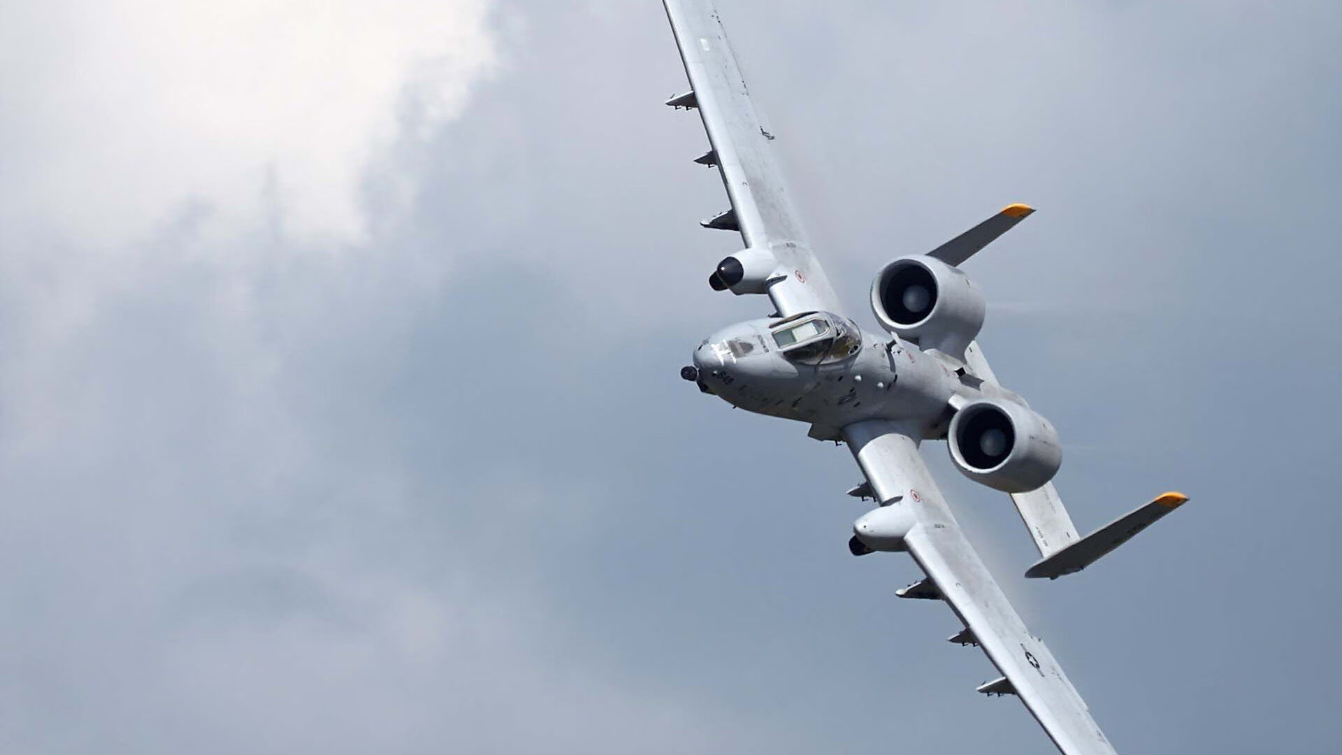 爱游戏体育-掘金绝杀勇士，西部决赛中约基奇三分雨不断，掘金险胜马刺 约基奇三双