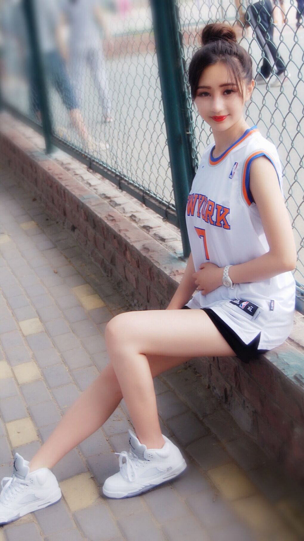 谢菲联在英冠联赛中获得冠军,升入英超,谢菲联球衣