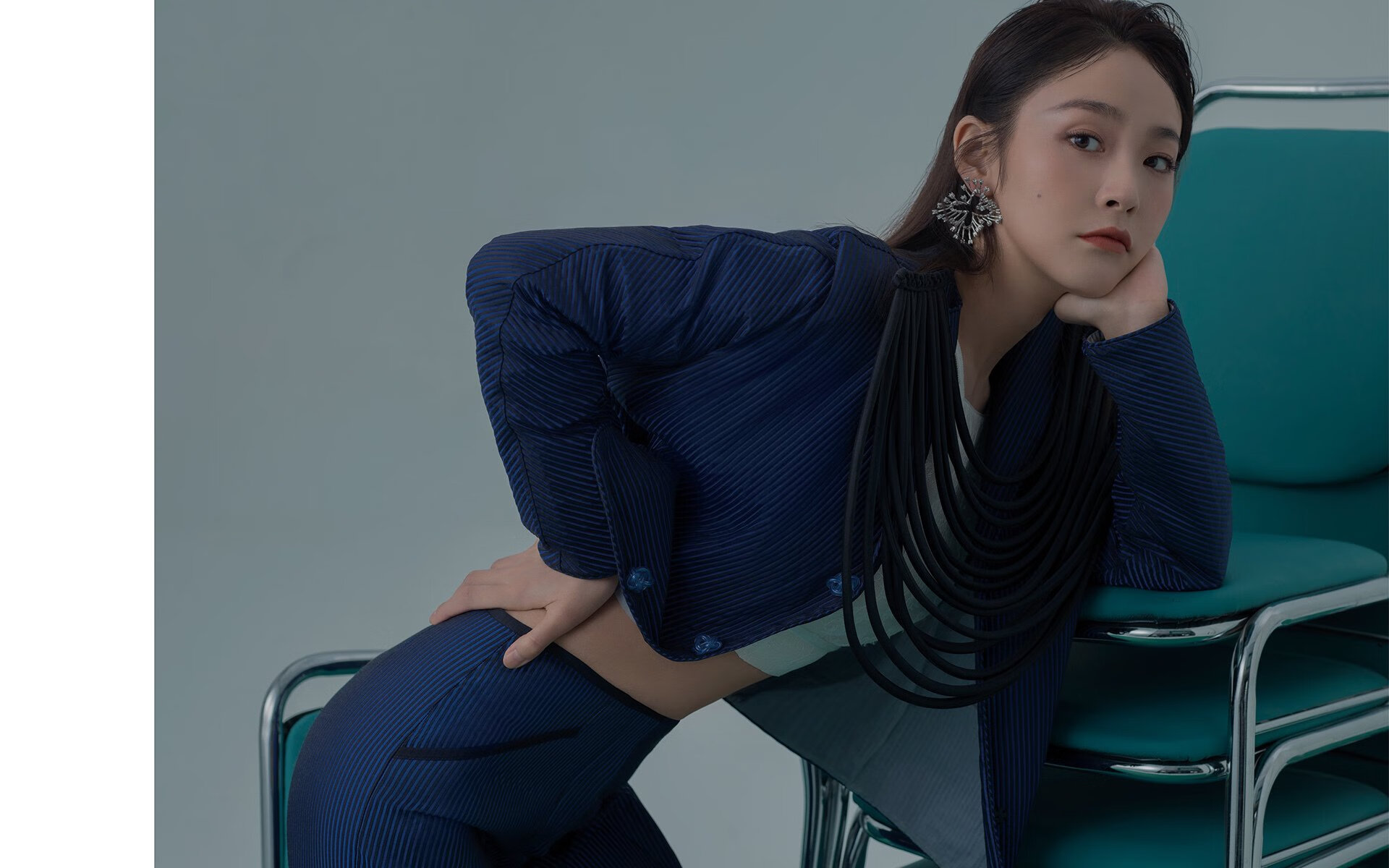 爱游戏电竞官网-德甲球员在高压攻防转换中情绪干扰水平与控球质量的关系