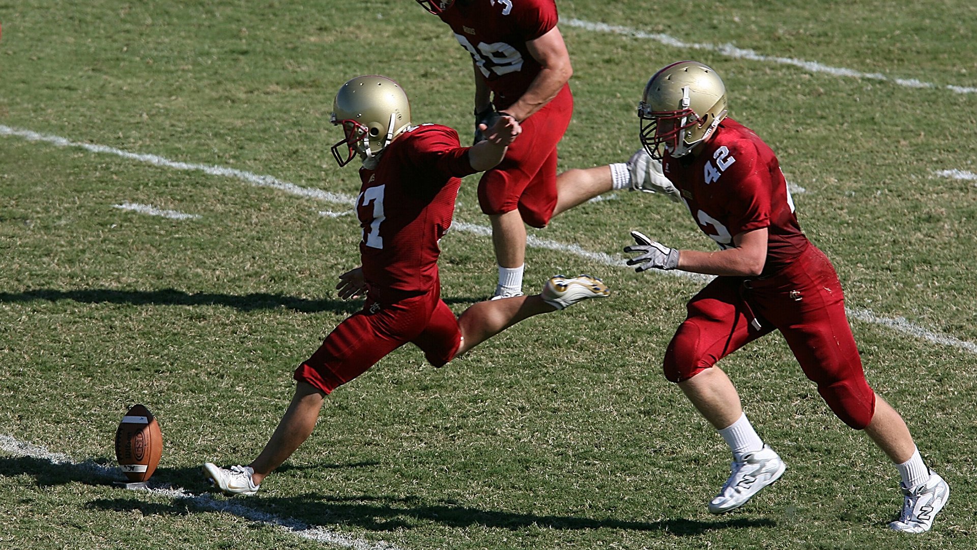 _极地探索赛：穿越冰雪原野的勇者之旅_，极地探险